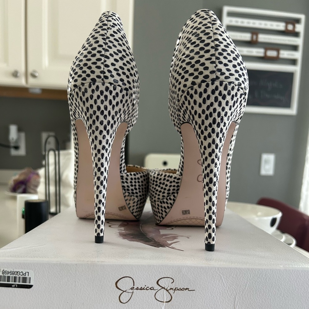 Jessica Simpson Black & White Platform Heel - Picture 5 of 6